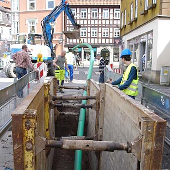 Sanierung des Kanalnetzes durch Einzug eines Langrohres über der Startgrube im T.I.P.-Verfahren 